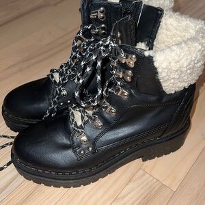 Guess Sherpa black leather boots
